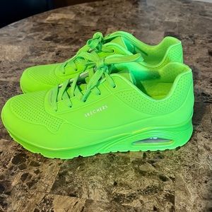 Sketchers uno stand on air neon green size 10 sneakers